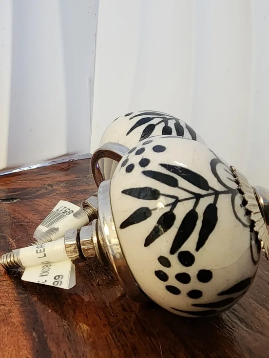 Designer Knobs/ Drawer Pulls - Picture 2 of 5